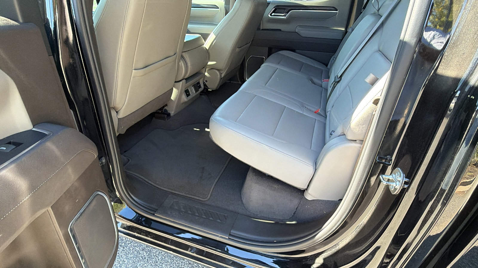 Used 2025 GMC Sierra 1500 SLT AWD/4WD image 23