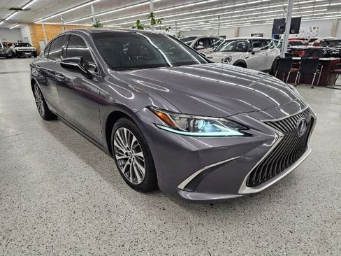 Used 2021 Lexus ES 300h w/ Premium Package image 3