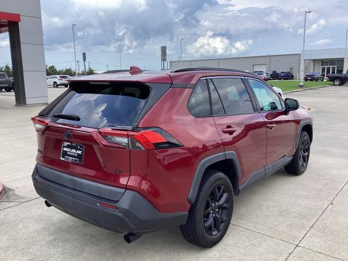 Used 2021 Toyota RAV4 LE FWD image 7