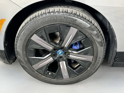 Used 2024 BMW iX xDrive50 w/ Sport Package AWD/4WD image 31