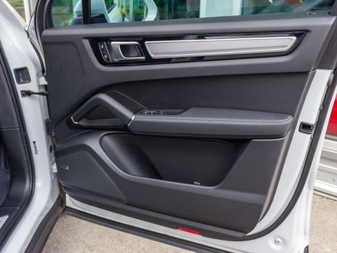 Used 2022 Porsche Cayenne S Platinum image 29