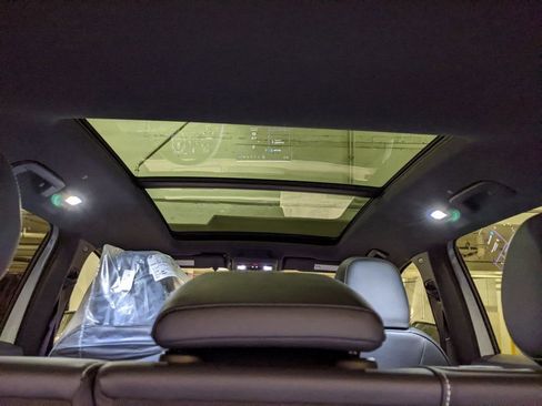 New 2026 Volkswagen Tiguan SE R-Line image 13