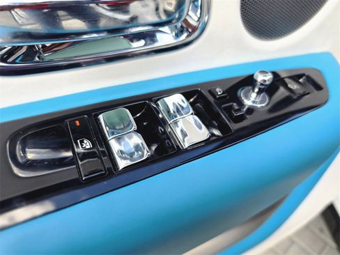 Used 2025 Rolls-Royce Cullinan image 17