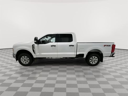Used 2023 Ford F250 XLT w/ FX4 Off-Road Package AWD/4WD image 2
