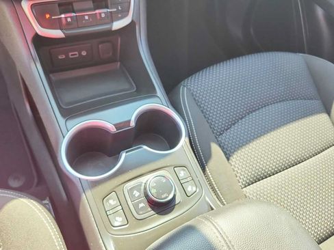 Used 2022 GMC Terrain SLE w/ Driver Convenience Package AWD/4WD image 13