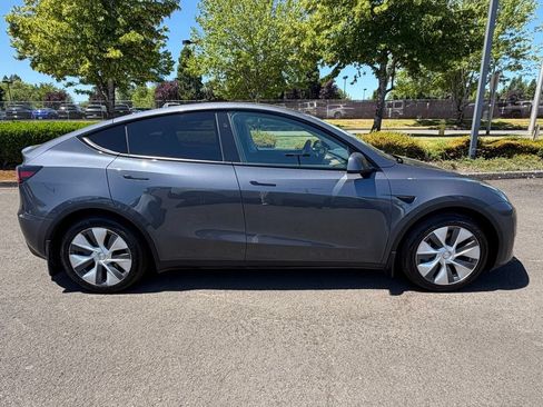 Used 2023 Tesla Model Y Long Range AWD/4WD image 9