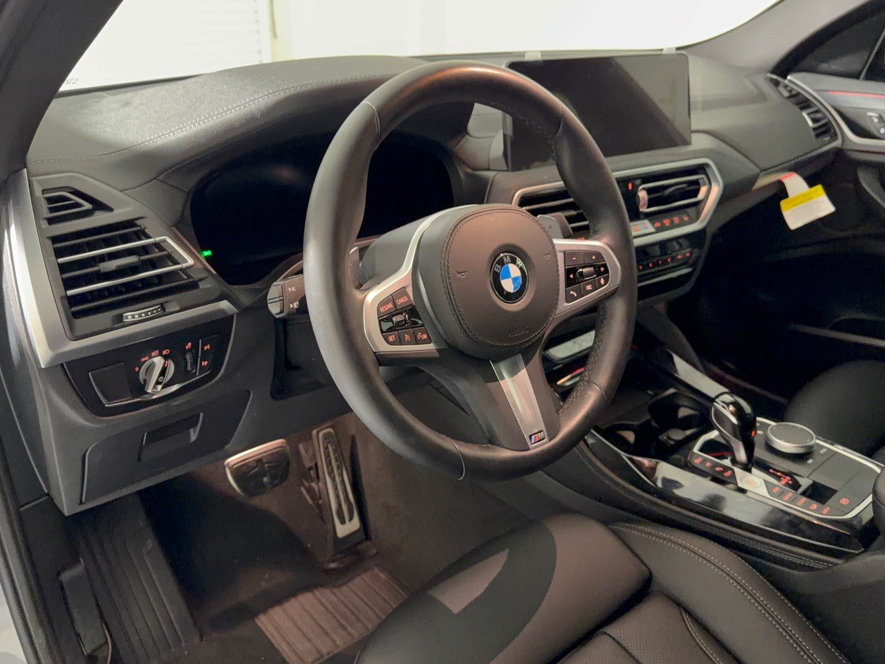 Certified 2025 BMW X4 xDrive30i w/ M Sport Package AWD/4WD image 4