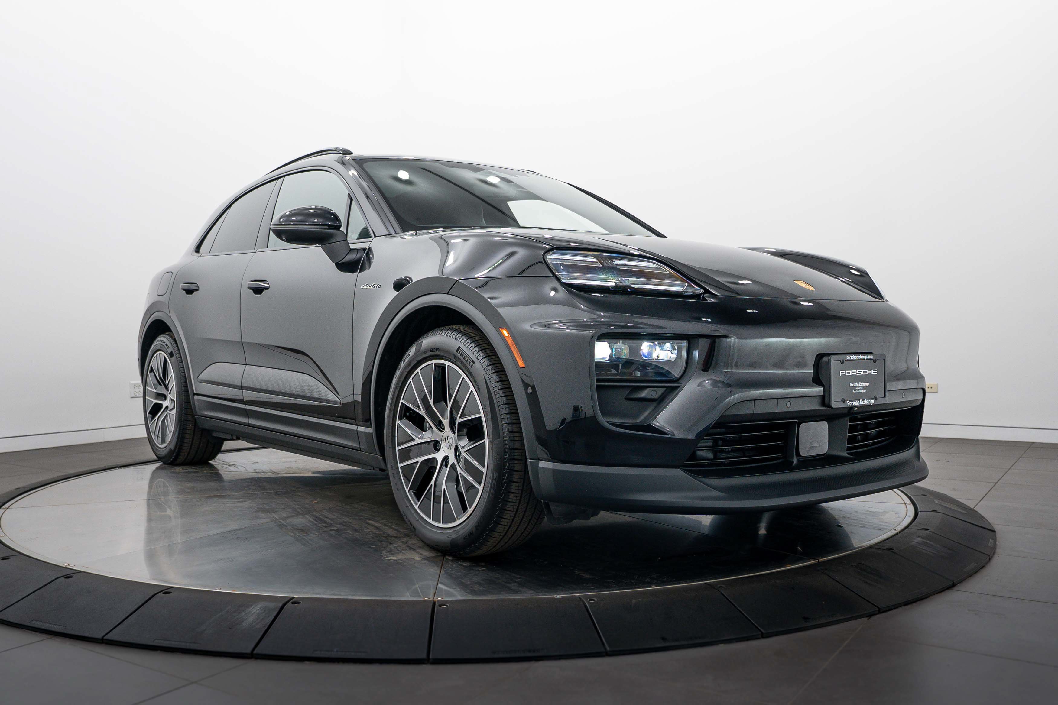Certified 2026 Porsche Macan 4 Electric AWD/4WD image 9