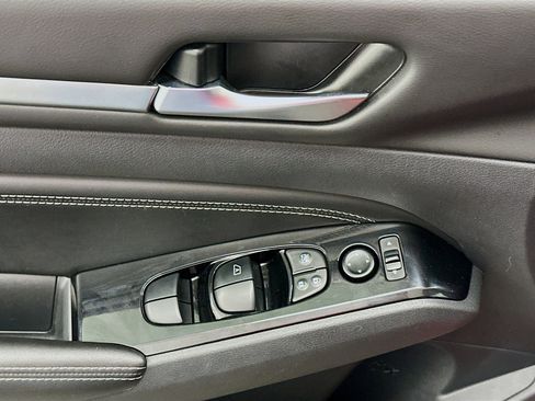 Used 2023 Nissan Altima 2.5 SV w/ SV Premium Package image 15