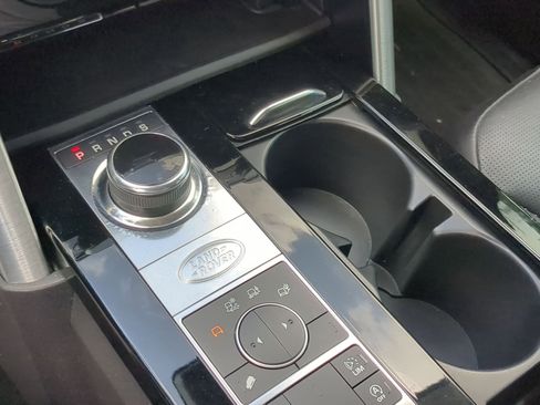 Used 2018 Land Rover Discovery HSE AWD/4WD image 19