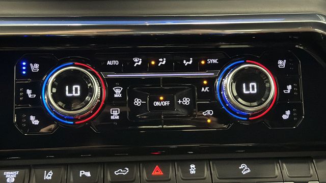 Used 2025 GMC Sierra 3500 Denali Ultimate AWD/4WD image 18
