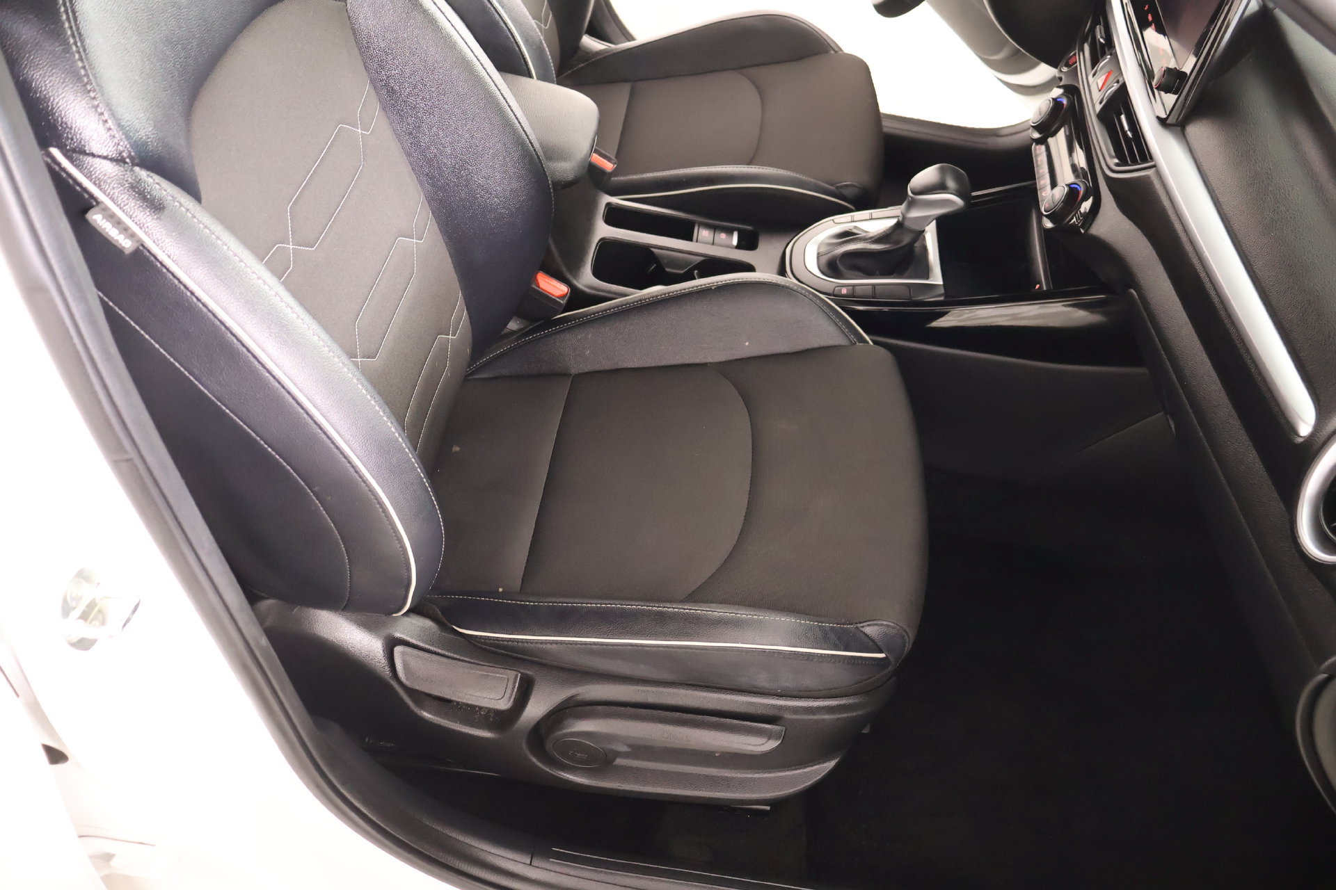 Used 2023 Kia Forte GT-Line w/ GT-Line Premium Package FWD image 13