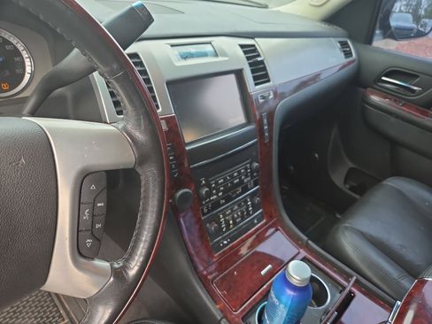 Used 2013 Cadillac Escalade ESV Premium image 6