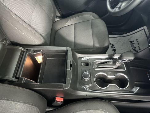 Used 2023 Chevrolet Traverse LT FWD image 27