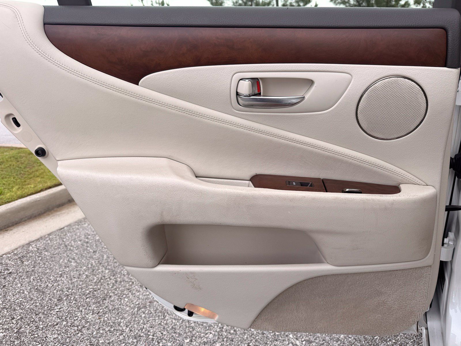 Used 2011 Lexus LS 460 w/ Comfort Pkg RWD image 46