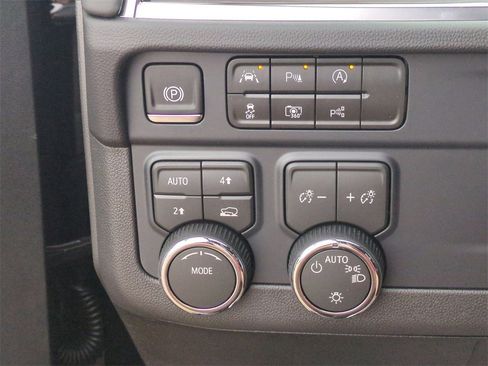 New 2026 Chevrolet Suburban LS image 18