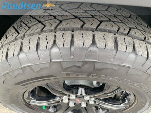 Used 2023 GMC Acadia AT4 w/ Technology Package image 10