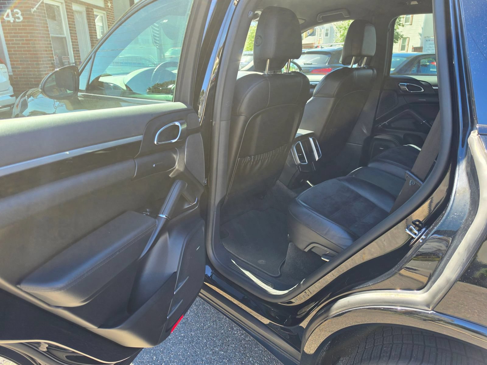 Used 2017 Porsche Cayenne AWD/4WD image 20