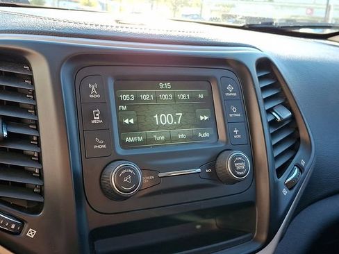 Used 2018 Jeep Cherokee Latitude image 16