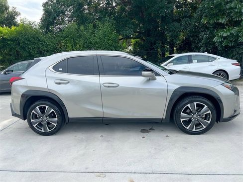 Used 2019 Lexus UX 200 image 8