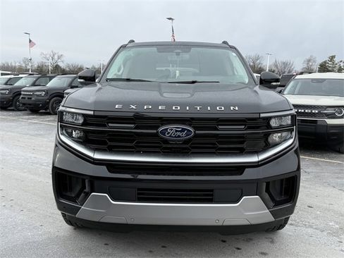 New 2026 Ford Expedition Platinum w/ Driver's Package image 2