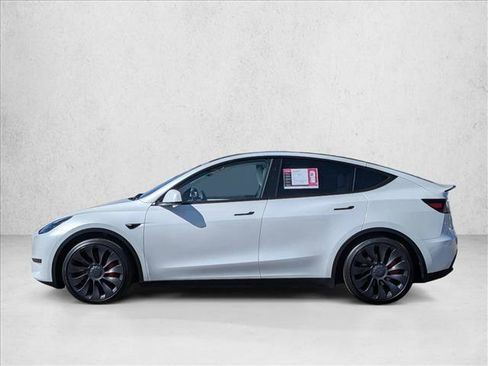 Used 2025 Tesla Model Y Performance image 8