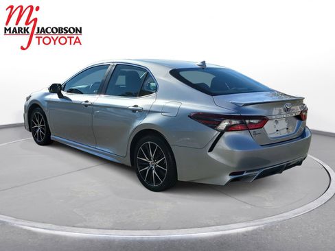 Used 2024 Toyota Camry SE image 13