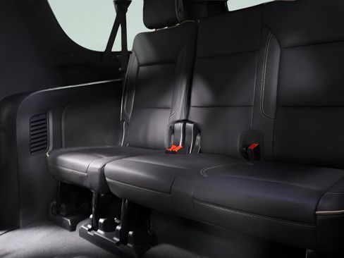 Used 2025 Chevrolet Suburban Premier image 26