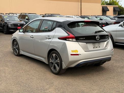 Used 2020 Nissan Leaf SV w/ SV Technology Package FWD image 3