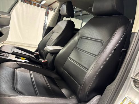 Used 2020 Volkswagen Passat 2.0T SE FWD image 17