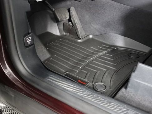 Certified 2022 Ford Explorer XLT w/ Equipment Group 202A image 30