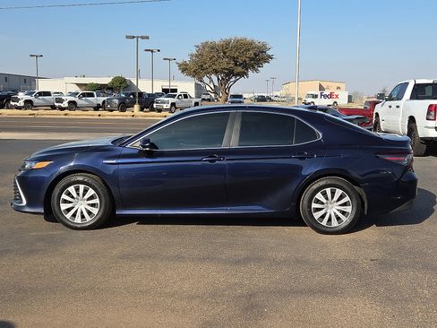 Used 2021 Toyota Camry LE image 2