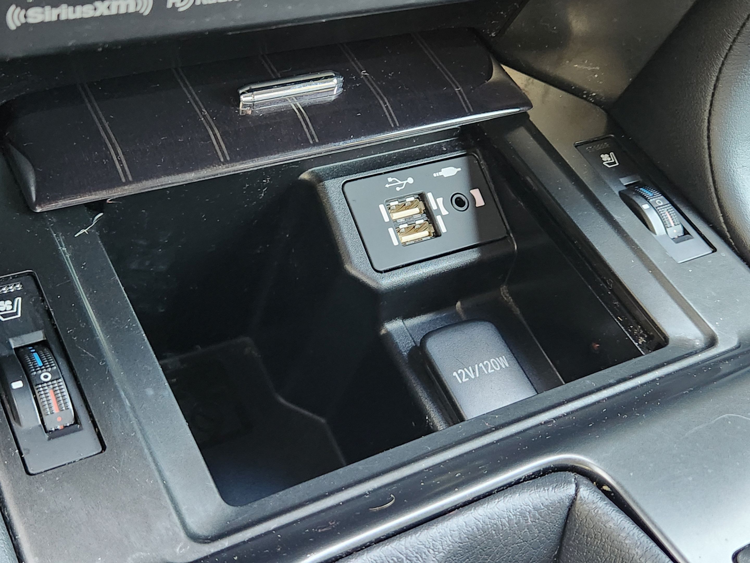 Used 2022 Lexus GX 460 Premium w/ Accessory Package AWD/4WD image 15