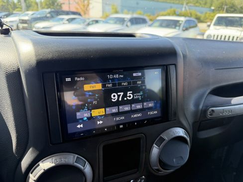 Used 2015 Jeep Wrangler Unlimited Sport image 17