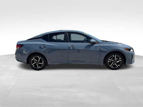 Used 2024 Nissan Sentra SV FWD image 9