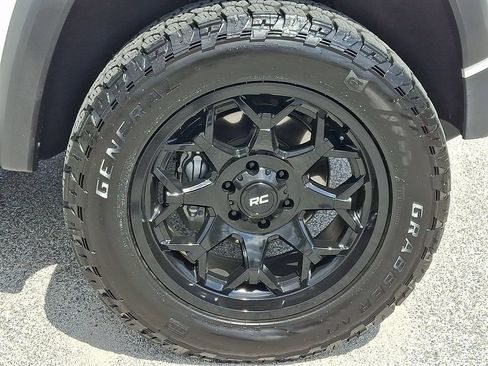 Used 2024 Chevrolet Colorado Trail Boss w/ LPO, Dark Essentials Package AWD/4WD image 11