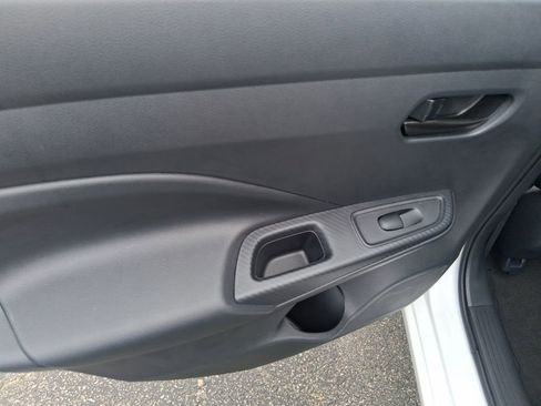 Used 2025 Nissan Versa S w/ Trunk Package image 17