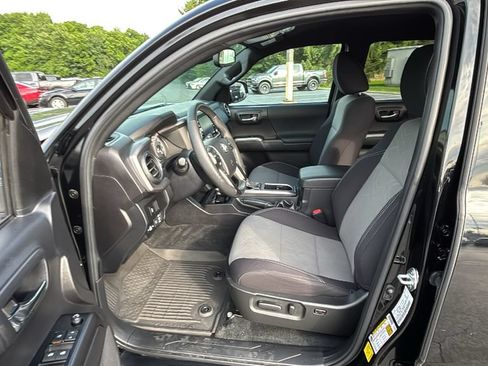 Used 2023 Toyota Tacoma TRD Sport w/ Technology Package AWD/4WD image 25