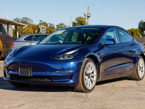 Used 2022 Tesla Model 3 Standard Range image 4