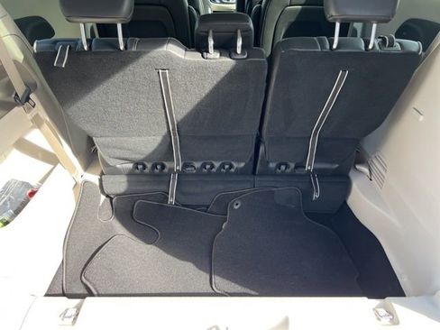 Used 2024 Chrysler Pacifica Limited FWD image 11