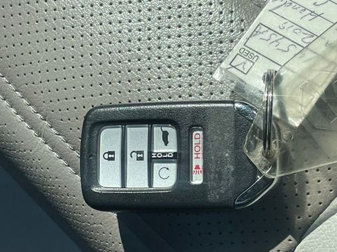 Used 2019 Honda CR-V Touring image 32