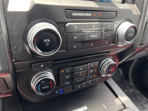 Used 2018 Ford F150 Lariat w/ Equipment Group 502A Luxury AWD/4WD image 25