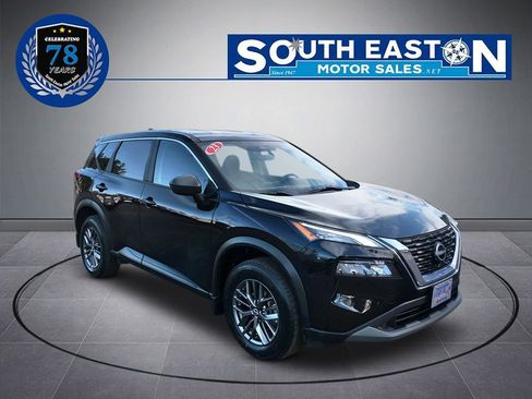 Used 2023 Nissan Rogue S image 2