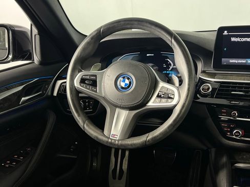 Used 2023 BMW 530e 530e iPerformance w/ M Sport Package image 21