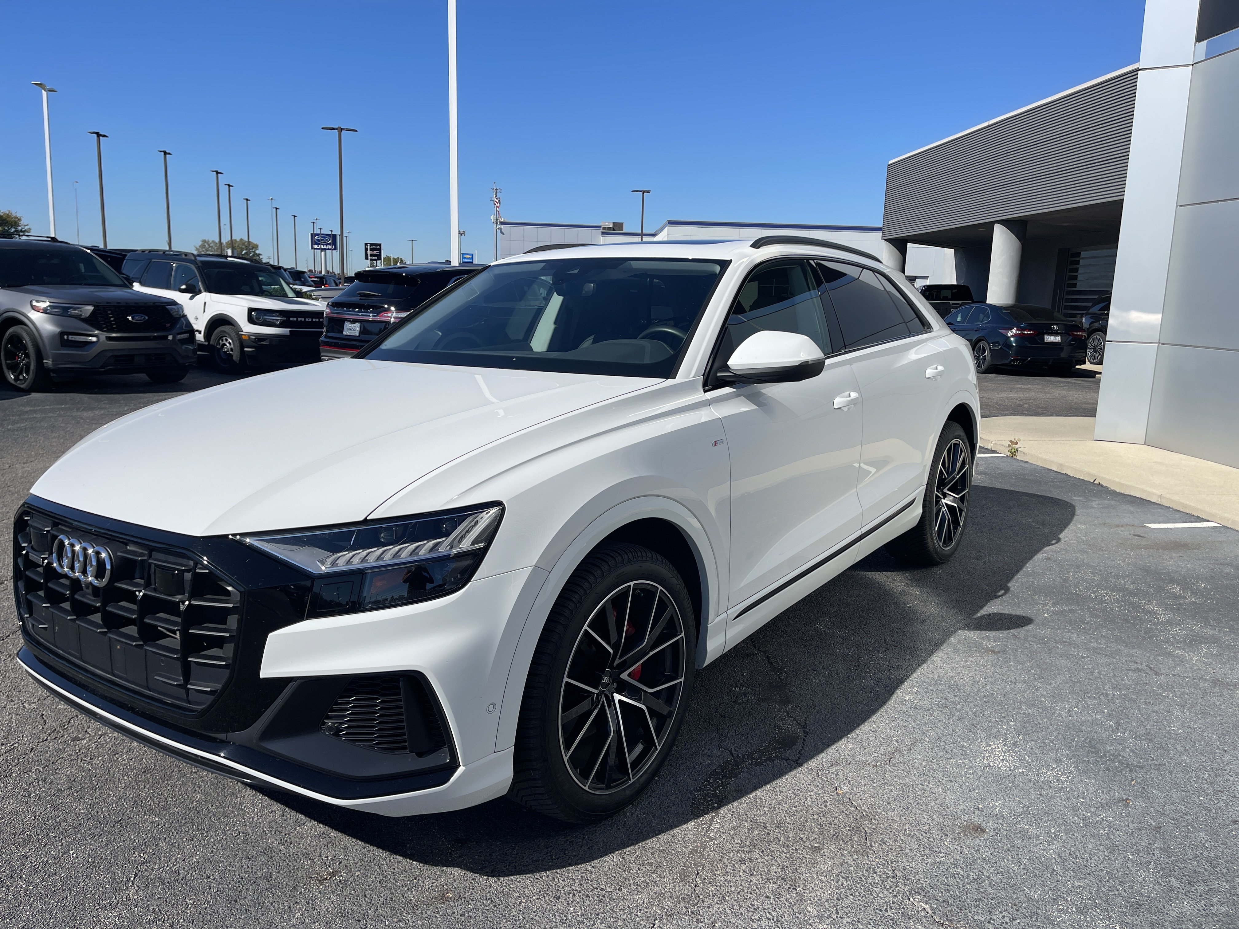 Used 2023 Audi Q8 Premium Plus AWD/4WD image 3
