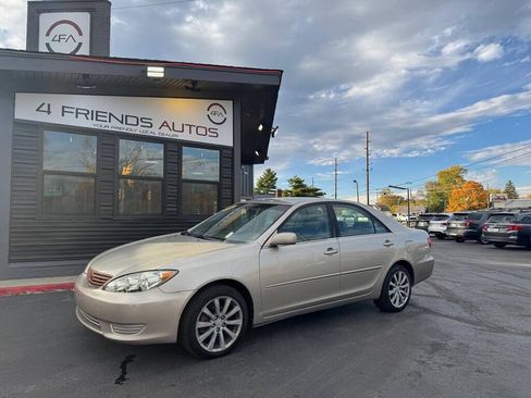 Used 2005 Toyota Camry LE FWD image 1