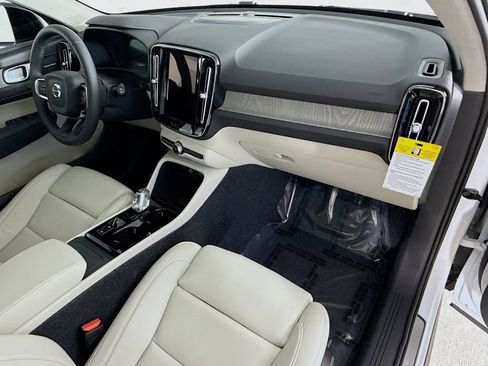 New 2026 Volvo XC40 B5 Plus w/ Climate Package image 31