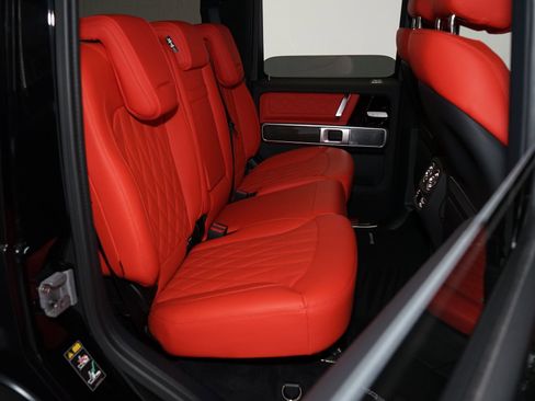 Used 2025 Mercedes-Benz G 63 AMG 4MATIC image 24