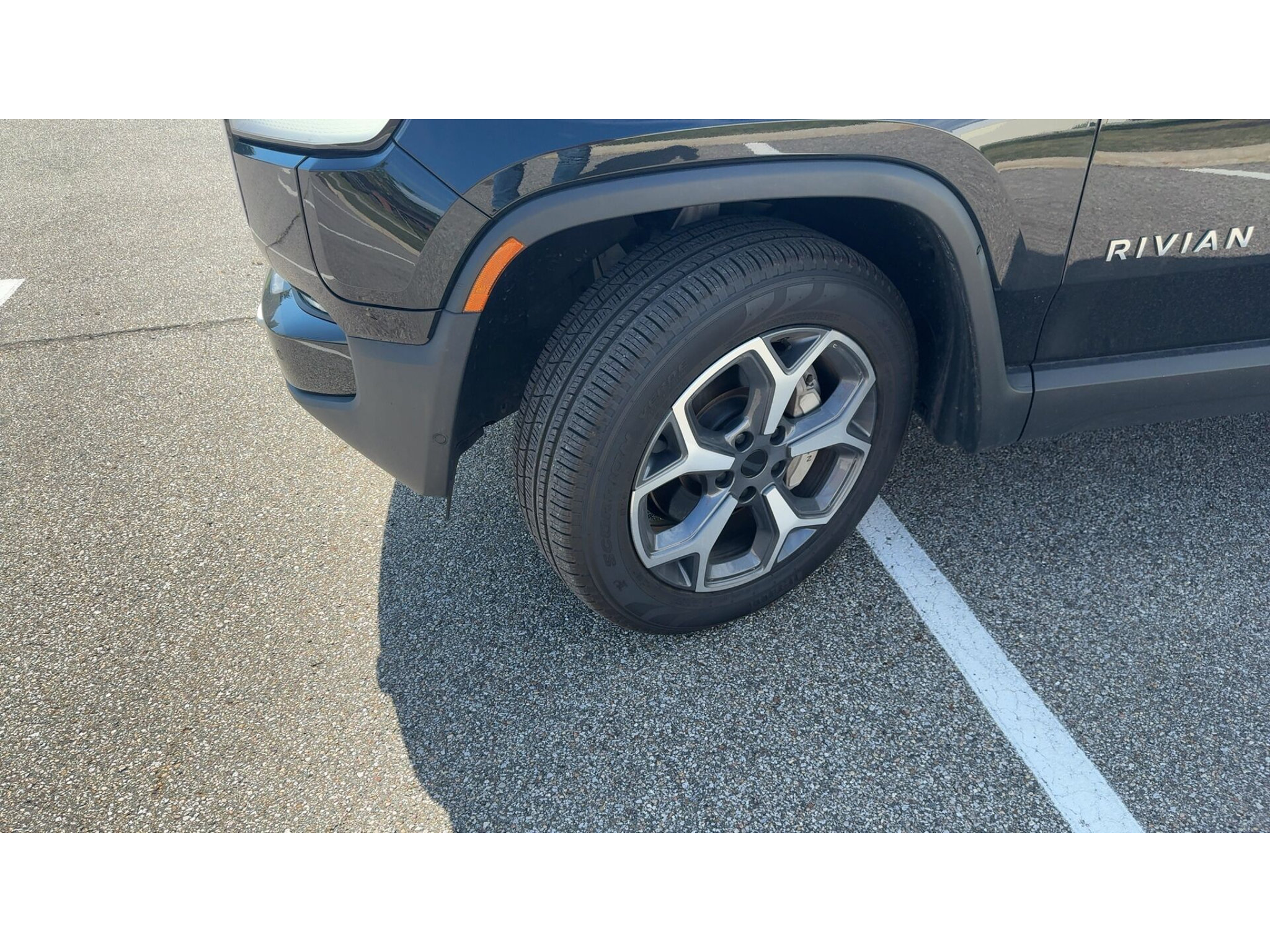 Used 2023 Rivian R1T Adventure Dual AWD/4WD image 8