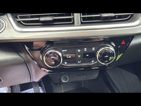 Used 2025 Chevrolet Trax ACTIV w/ Driver Confidence Package FWD image 19
